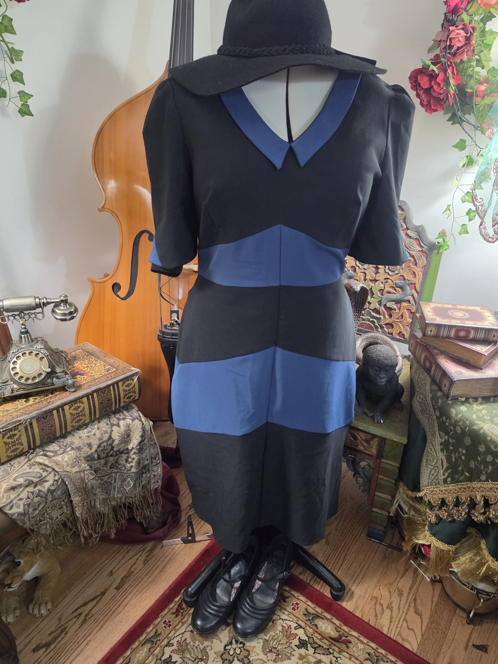 Stop Staring Black and Royal Blue V‑Neck Midi Dress
